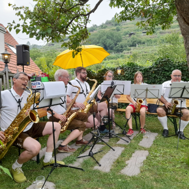 Saxofonensemble der Stadtkapelle Krems beim Heurigen Mayer Resch